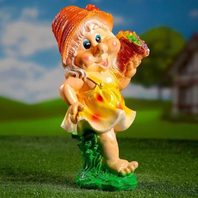 Садовая фигура Гном корзинка с фруктами 13*15*36см 1078330
