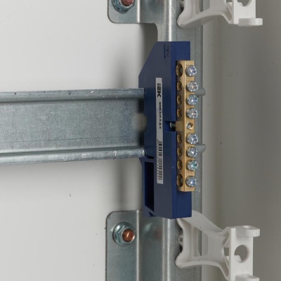 Шина нулевая на DIN изоляторе ШНИ-6х9-8-Д-С